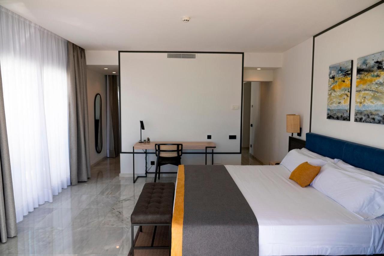 Urh Sitges Playa Hotel Bagian luar foto