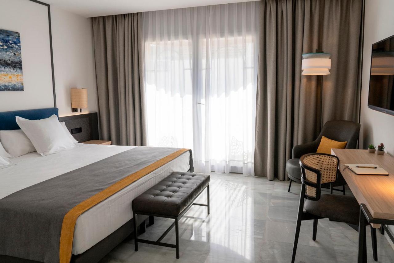Urh Sitges Playa Hotel Bagian luar foto