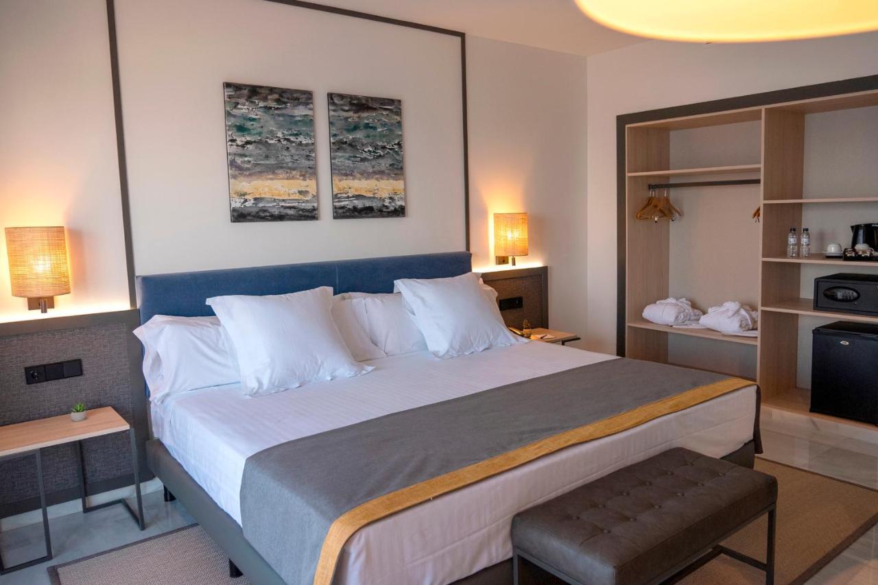 Urh Sitges Playa Hotel Bagian luar foto