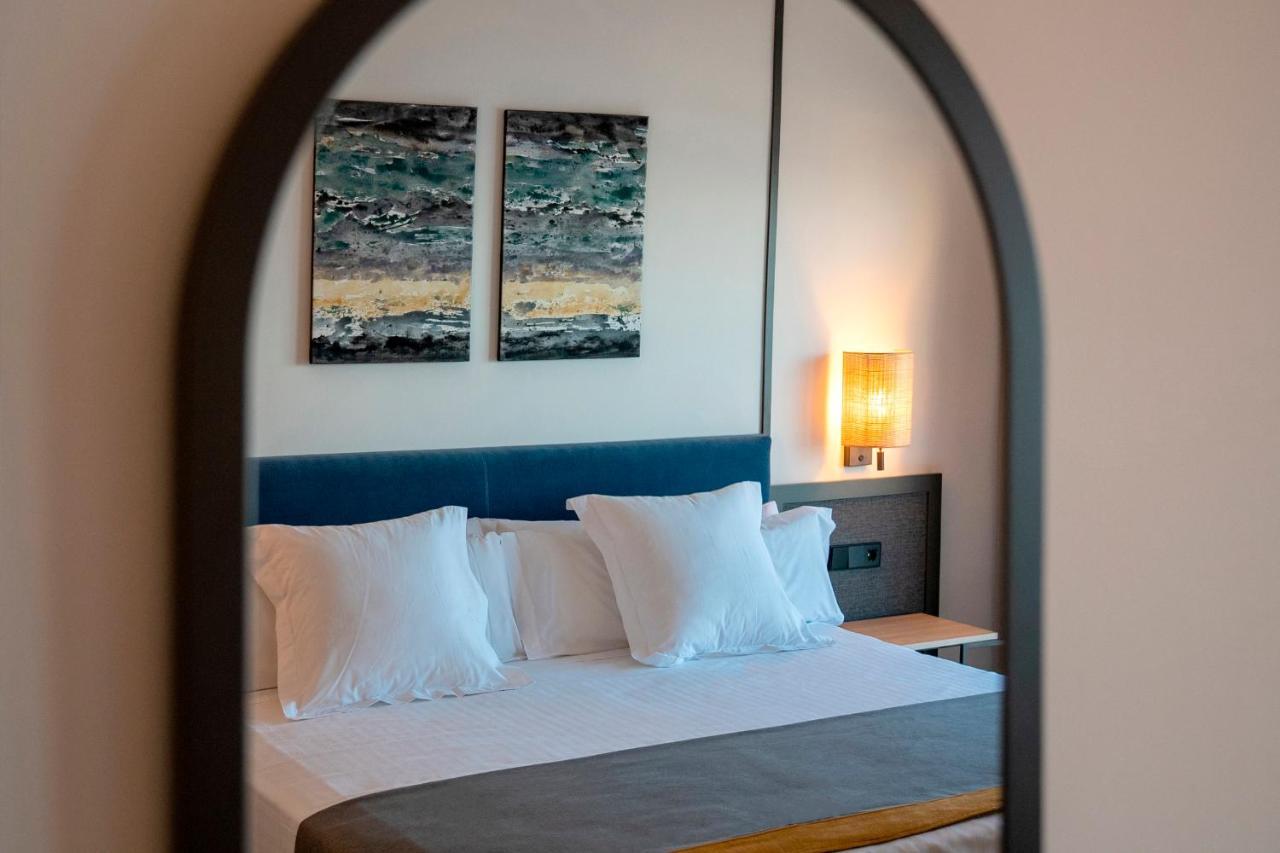 Urh Sitges Playa Hotel Bagian luar foto