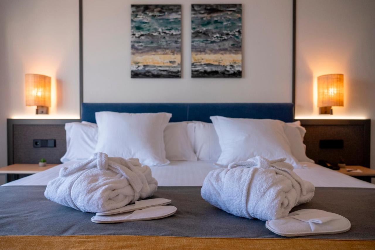 Urh Sitges Playa Hotel Bagian luar foto