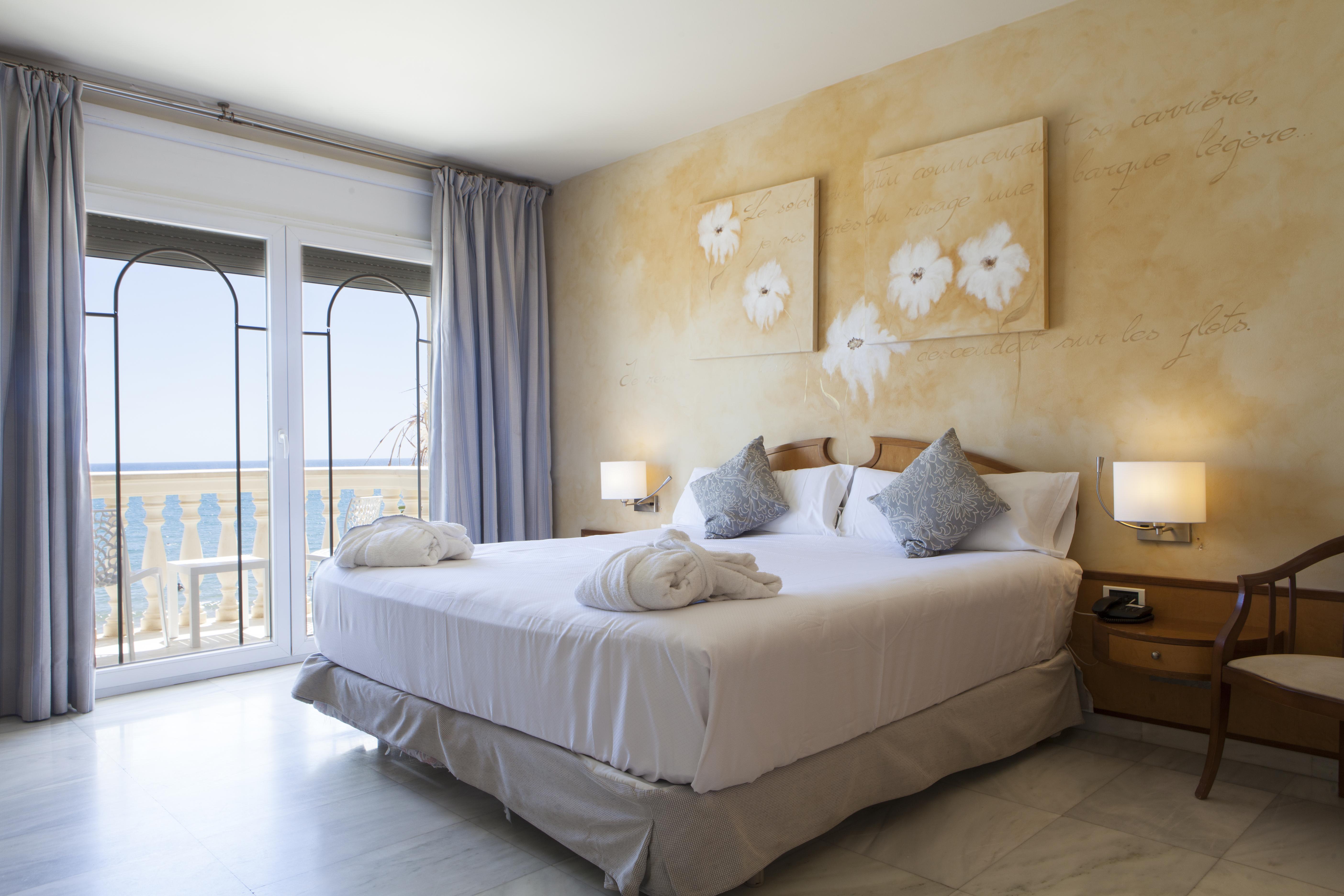 Urh Sitges Playa Hotel Bagian luar foto