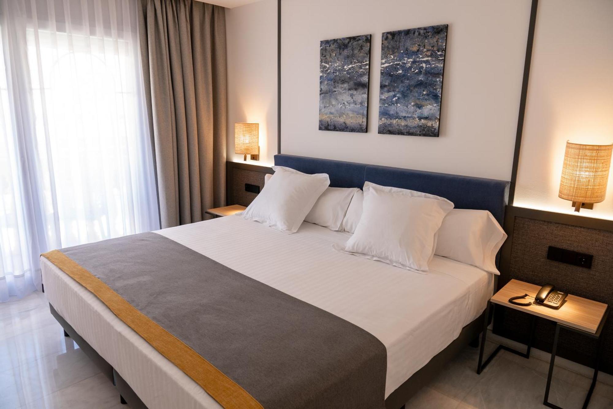 Urh Sitges Playa Hotel Bagian luar foto